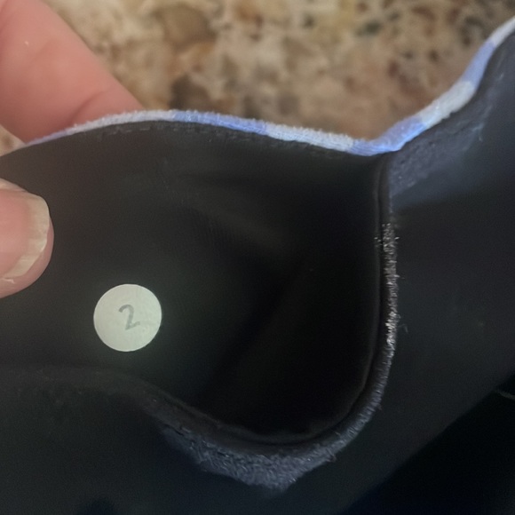 Lululemon leggings size 2 - Picture 3 of 3